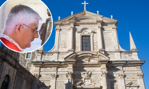 Biskup Uzinić oštro o fotografiranju razgolićene žene u dubrovačkoj crkvi