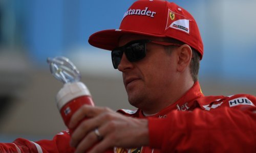 Kimi Raikkonen mrtav pijan na dodjeli nagrada; jedva je stajao na nogama...