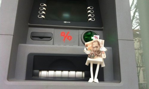 Marko Zubak predstavlja praznoglave, ponizne službenike od papira