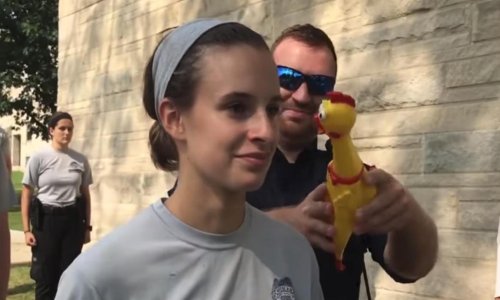 Budući policajci gumenim piletom iskušali snagu volje
