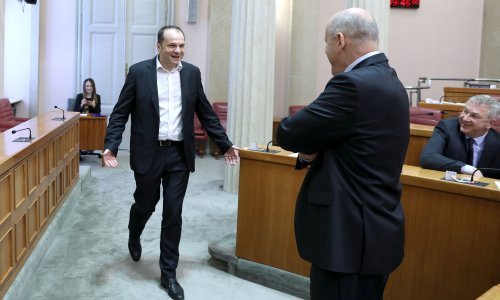 Kasnio početak sjednice Sabora, stvar spasio SDP-ov Hajdaš Dončić