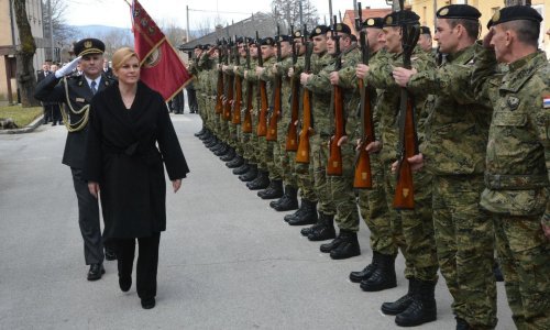 Predsjednica na svečanoj prisegi 21. naraštaja dragovoljnih ročnika