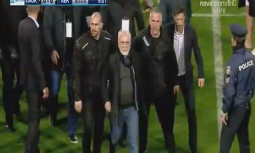 Opet kaos u Grčkoj! Predsjednik PAOK-a s pištoljem utrčao na teren