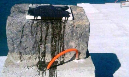 Crnom bojom zalivena spomen-ploča Mili Budaku