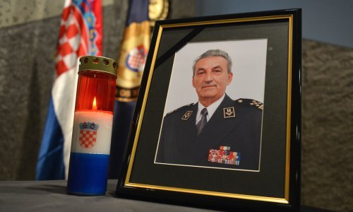 Zastupnici ipak održali minutu šutnje za preminulog Petra Stipetića