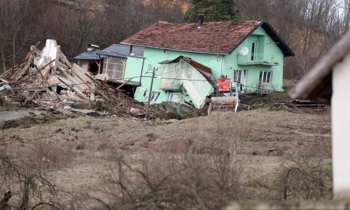 Crveni križ: Nemojte više donirati odjeću i hranu stradalima u Hrvatskoj Kostajnici
