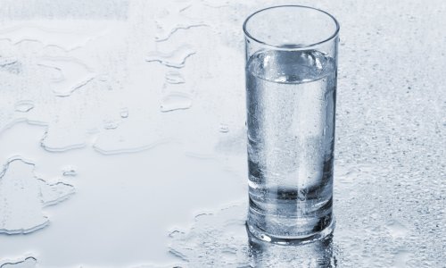 Zašto trebamo piti baš osam čaša vode dnevno