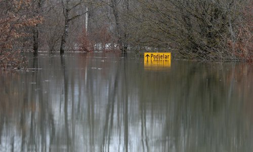 Poplavljena Kosinjska dolina, ugroženo oko 600 ljudi