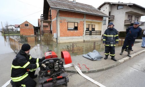 Vodostaji na karlovačkom području rastu, maksimum oko podneva