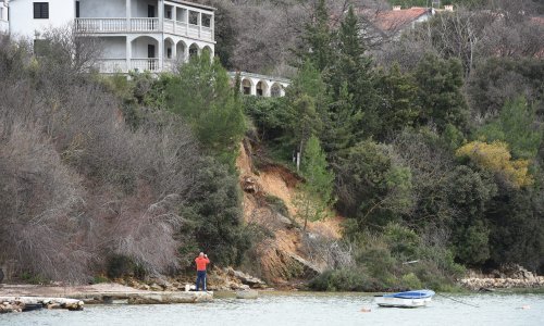 Aktiviralo se klizište u Posedarju, ugroženo podesetak kuća