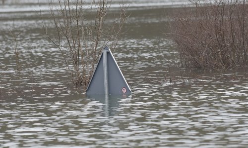 Više od tisuću vatrogasaca pomaže evakuirati stanovnike
