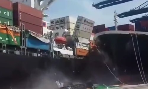 [VIDEO] Kontejnerski brod od 300 metara naletio na 239-metarski usred luke