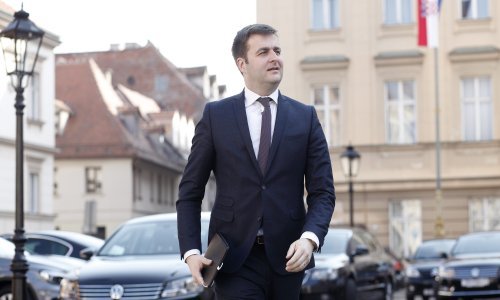 Šuška se da Ćorić nasljeđuje Martinu Dalić, on tvrdi: Nemam tu informaciju