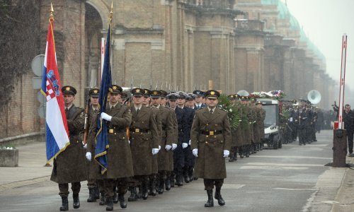 Od stožernog generala Stipetića oprostili se obitelj, suborci, prijatelji, brojni bivši i sadašnji dužnosnici...