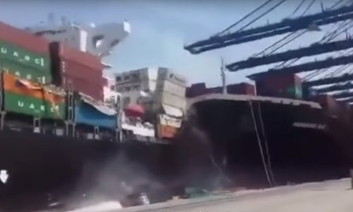 Pogledajte što se dogodi kad se dotaknu nakrcani brodovi u luci