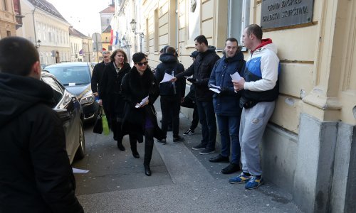 Navijači Dinama dijelili letke protiv privatizacije, Bandić poručio: Ne čitam letke