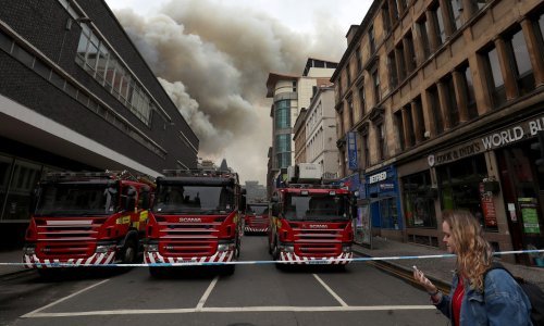 Najprometnija trgovačka ulica Glasgowa u plamenu, stanovnici evakuirani zbog isparavanja azbesta