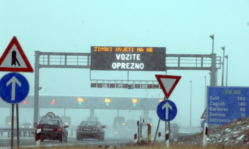 Zatvorena autocesta kod Svetog Roka, olujni vjetar posvuda stvara probleme