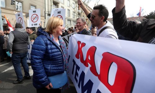 U ime obitelji: Vlada vraća vremena kad je na snazi bila državna propaganda!