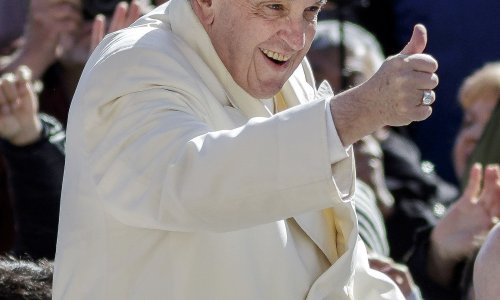 Papa poručio mladima: Ne budite uspavani, dižite buku