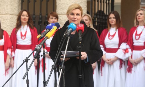 Grabar Kitarović opet o demografiji: Bez ljudi nema budućnosti