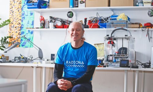 Razgovarali smo s poznatim hakerom iz San Francisca. Evo što misli o Facebooku i današnjim 'geekovima'