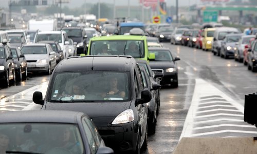 HAK upozorava: Kolnici su mokri, očekujte gužve u prometu