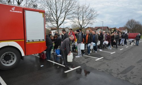 Do sada u Slavonski Brod stiglo 55.000 litara flaširane vode, stižu i dodatne cisterne