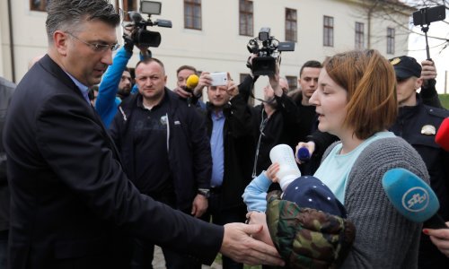 Pogledajte kako su u Slavonskom Brodu Plenkovića dočekali ogorčeni građani