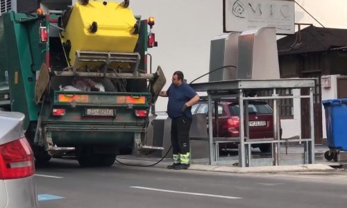 Odvajamo li smeće uzalud? U isti kamion prazne kontejner za miješani otpad i onaj za papir