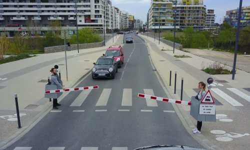 Legendarni francuski komičar uz pomoć prijatelja snimio je novu podvalu