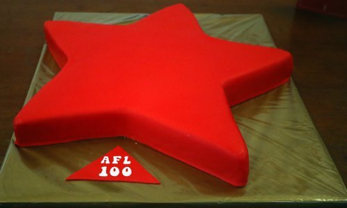 Na spomeniku braniteljima u Dubravi osvanula crvena zvijezda