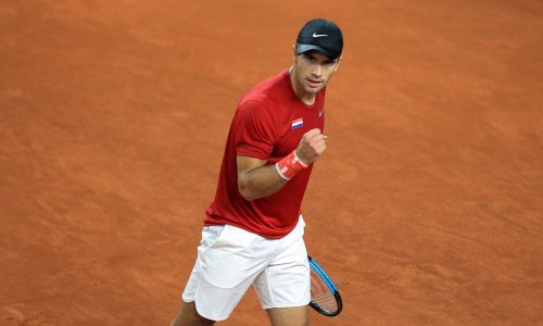 Žestok početak Borne Ćorića; Hrvat protutnjao do drugog kola