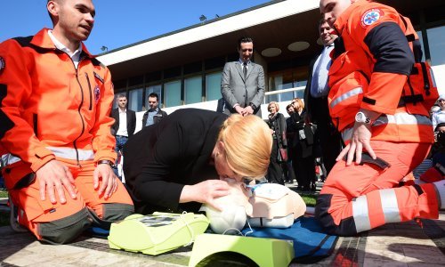 Pogledajte kako se na Pantovčaku obilježio Dan zdravlja i kako se predsjednica snašla u vježbi oživljavanja