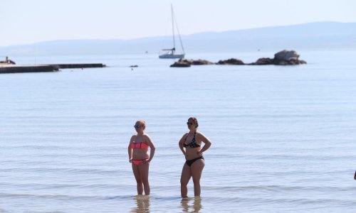 Sunce namamilo Splićane u more, hrabri se i okupali