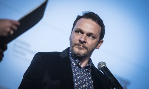 Enis Bešlagić ima novi imidž