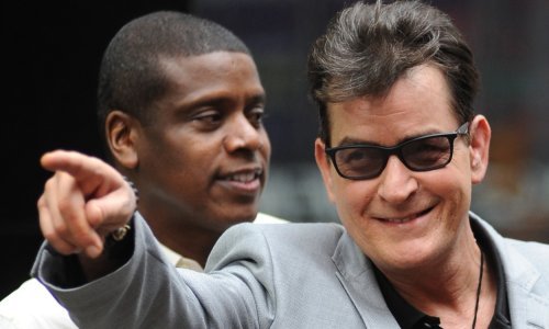 Charlie Sheen se htio ubiti, ali nije mogao zbog mame