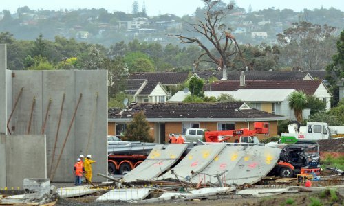 Oluja pogodila poslovno središte Novog Zelanda, Auckland, tisuće bez električne energije