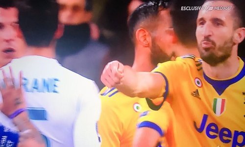 Bijesni Chiellini provocirao igrače Reala: Koliko ste platili suca?