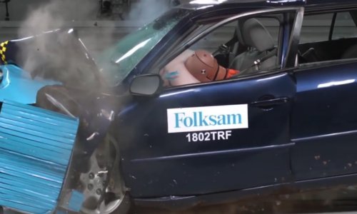 Evo koliko su sigurni 10-ak godina stari, zahrđali automobili