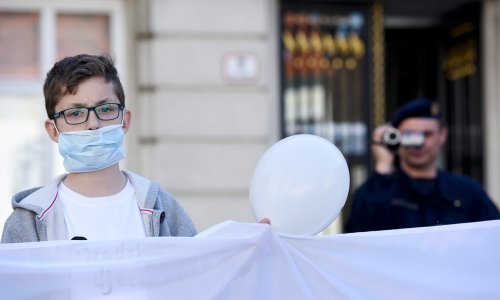 'Mi vas plaćamo - vi nas trujete': Ljutiti Brođani došli pred Banske dvore