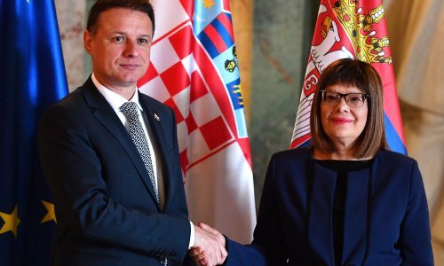 Šefica srpskog parlamenta relativizira incident i spominje nedavni Vučićev posjet Zagrebu