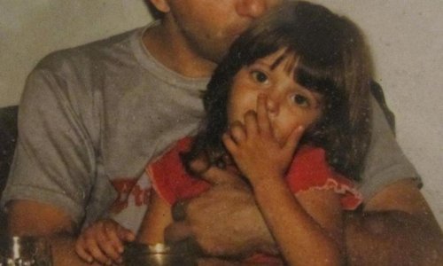 Prepoznajete li domaću novinarku s fotografije?