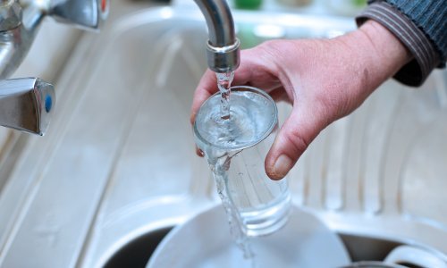 Brođani opet strahuju: U čaši vode pojavile se masne mrlje