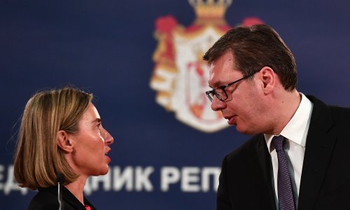 Vučić pred šeficom eurodiplomacije osudio Šešelja pa krenuo s tužakanjem Hrvatske