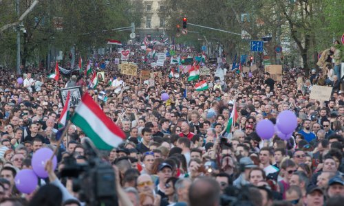 Deseci tisuća Mađara prosvjedovali protiv Orbana