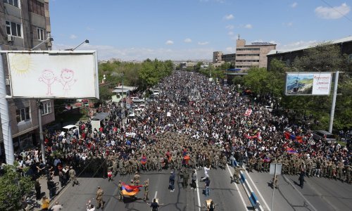 Mirna revolucija u Armeniji: Vojnici uz prosvjednike, premijer pod pritiskom podnio ostavku