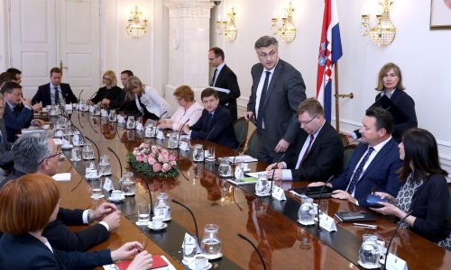 Stiže beneficirani radni staž za stjuardese, ali ne i za liječnike hitne službe