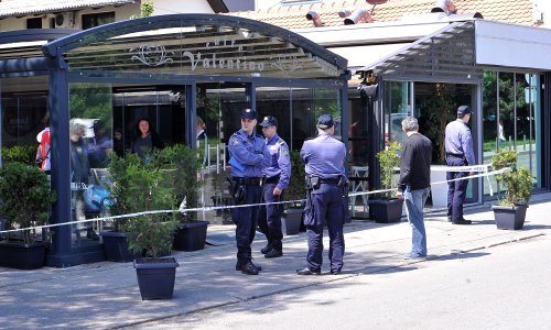 Dojurio na motoru i u kafiću preko puta policije upucao čovjeka