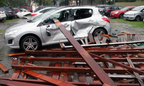 Snažna oluja pomela Buenos Aires: Automobili plivaju ulicama, ima mrtvih